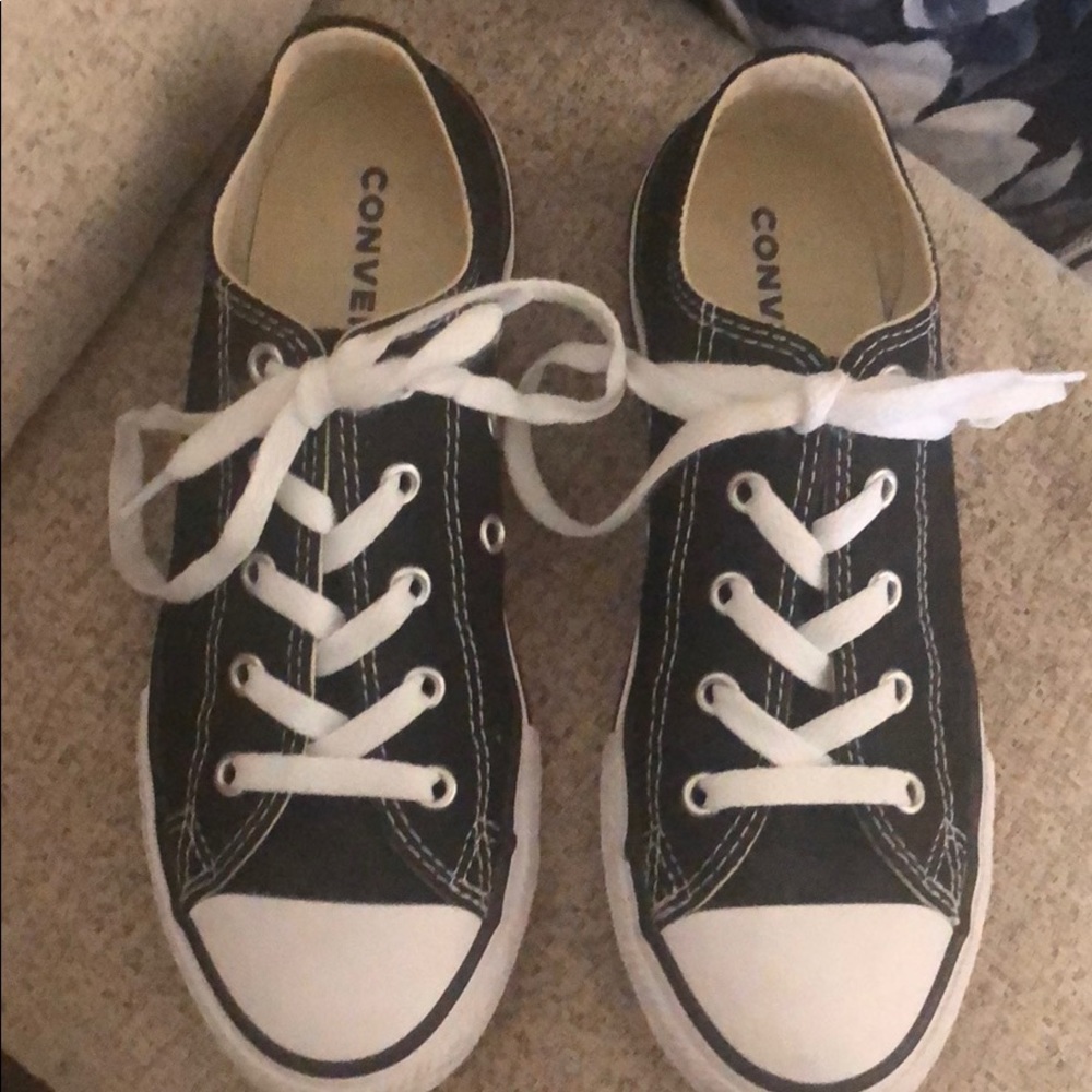 Converse tennis shoes